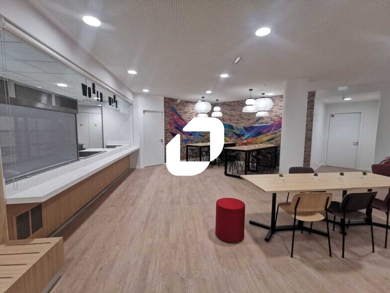 113 Rue Jean Marin Naudin, Bagneux to rent - Interior Photo - Image 2 of 14