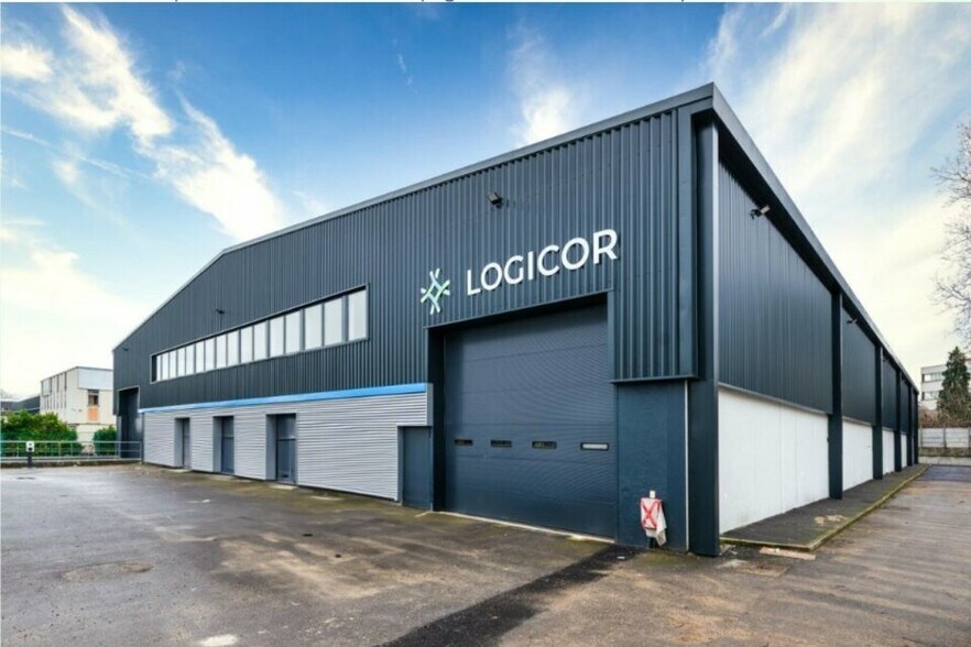 Industrial in Le Blanc-Mesnil to rent - Building Photo - Image 1 of 3
