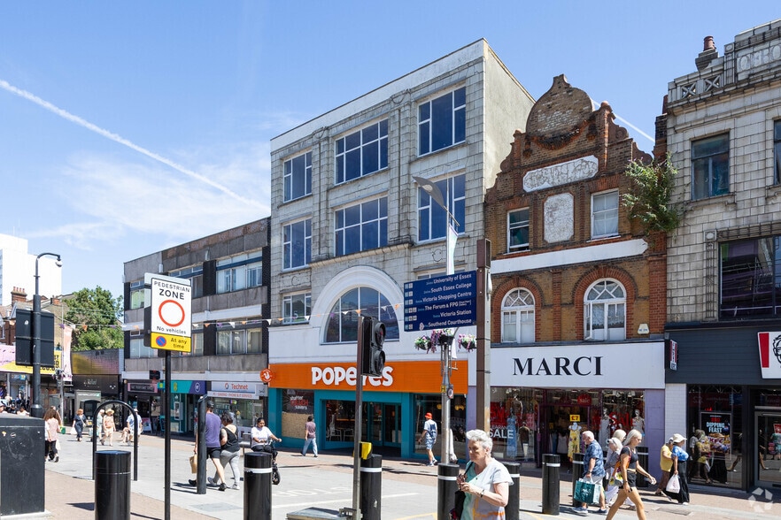 90 High St, Southend On Sea to rent - Building Photo - Image 2 of 3