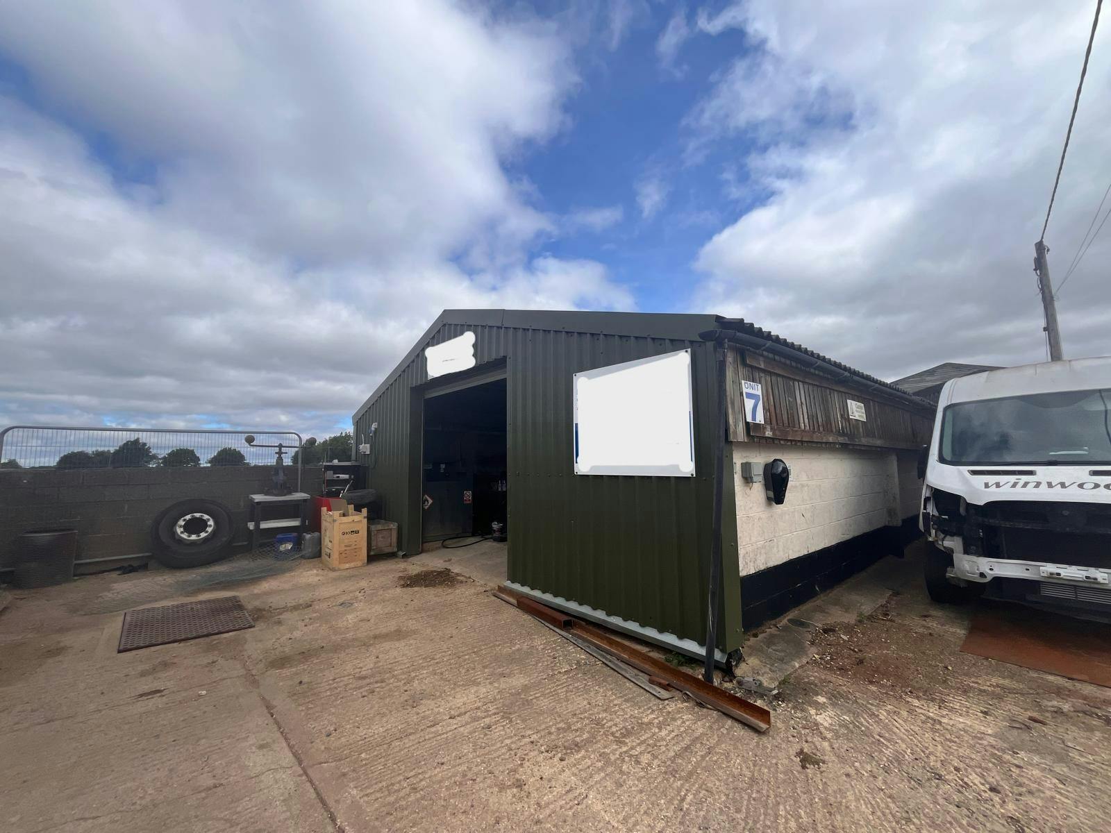 Stewkley Rd, Leighton Buzzard to rent Building Photo- Image 1 of 18