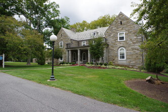 3827 West Chester Pike, Newtown Square, PA for rent Building Photo- Image 1 of 2