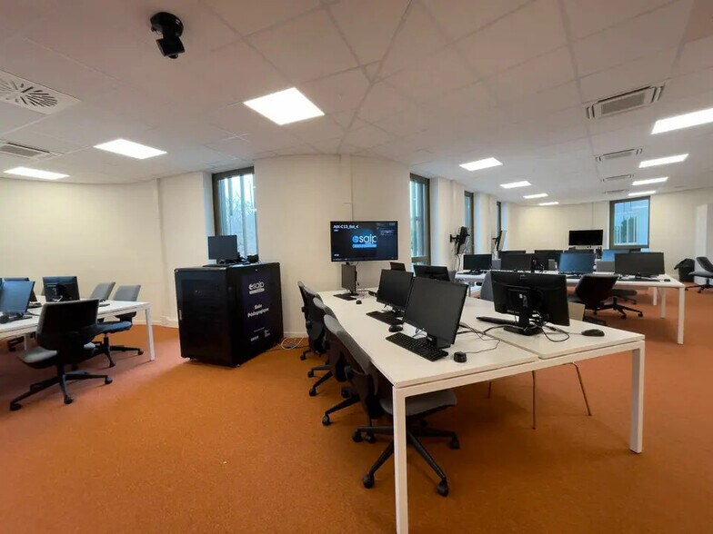 Office in Aix-en-Provence to rent - Interior Photo - Image 3 of 14