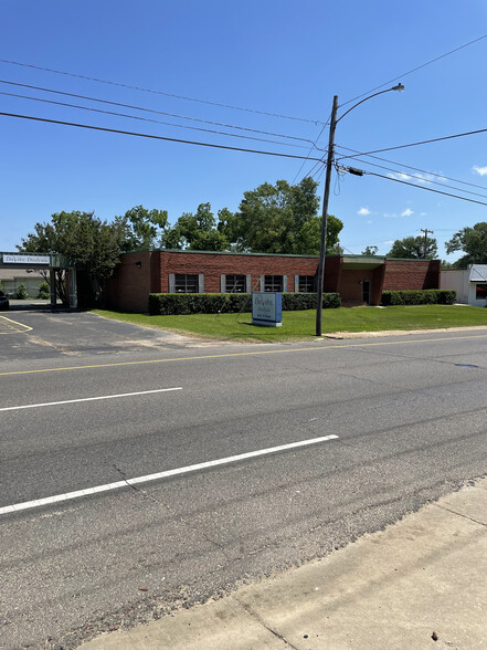 239 E 1st St, Deridder, LA for rent - Building Photo - Image 1 of 3