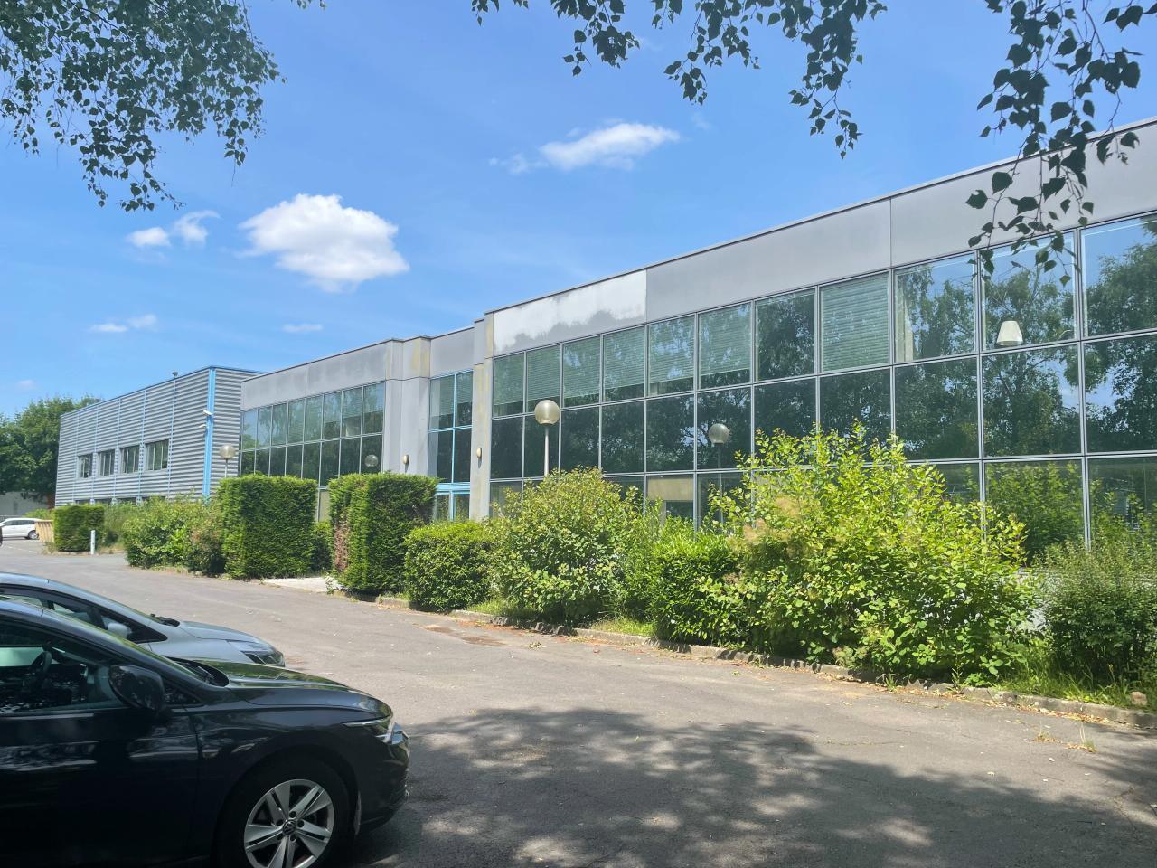 Light Industrial in Tremblay-en-France to rent Building Photo- Image 1 of 12