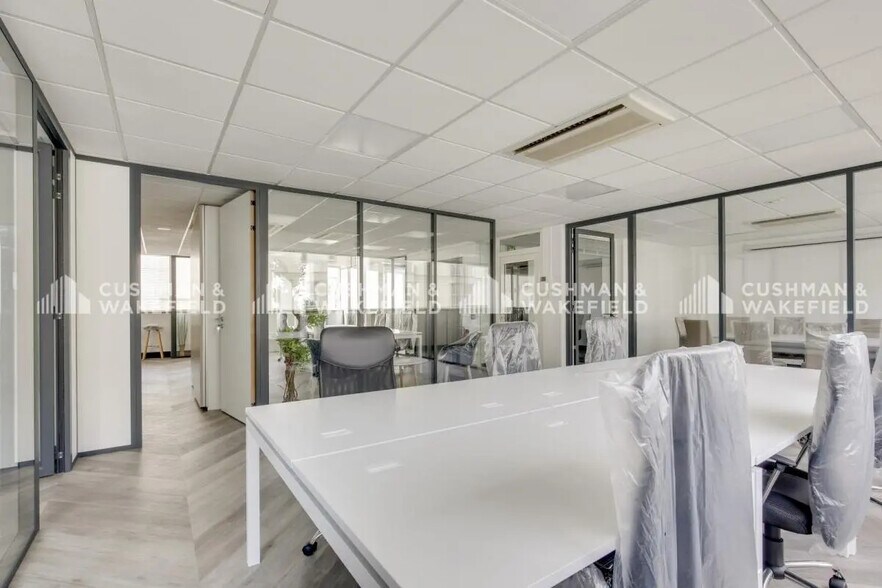 Office in Levallois-Perret to rent - Building Photo - Image 3 of 14