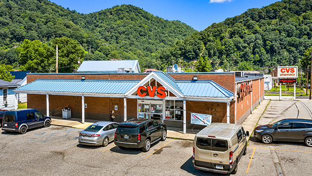 300 4th Ave, Montgomery, WV for sale - Building Photo - Image 1 of 1