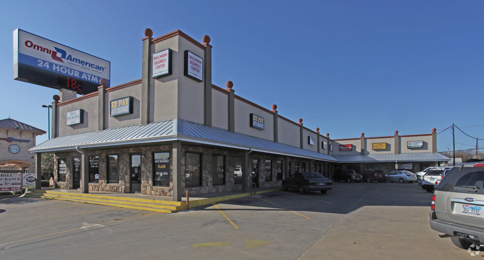 1200 W Henderson St, Cleburne, TX for rent - Primary Photo - Image 1 of 11