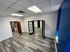 201 W Main St, Plainfield, IN to rent Interior Photo- Image 2 of 5