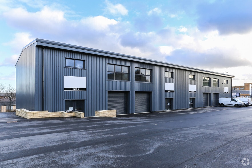 Gibbet St, Halifax to rent - Primary Photo - Image 1 of 3