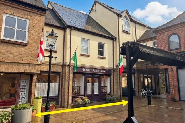 More details for 57 Church St, Twickenham - Retail for Sale