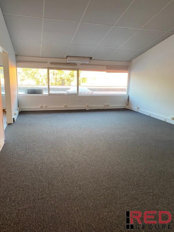 Light Industrial in Aubagne to rent Interior Photo- Image 1 of 7
