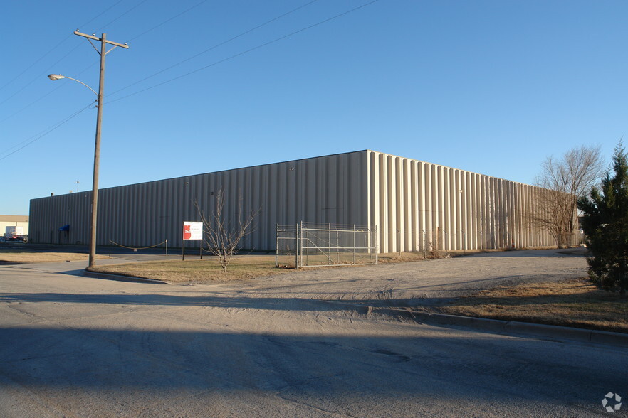 3001 S Madison, Wichita, KS for rent - Building Photo - Image 3 of 27