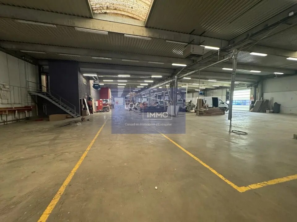 Location Entrepôt 4 000 m² - Photo 1