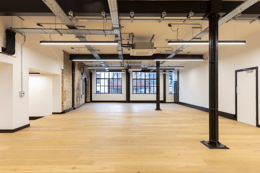 7-10 Charlotte Mews, London to rent - Building Photo - Image 2 of 7