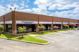 6901-6999 Alamo Downs Pky, San Antonio, TX for rent Building Photo- Image 1 of 6