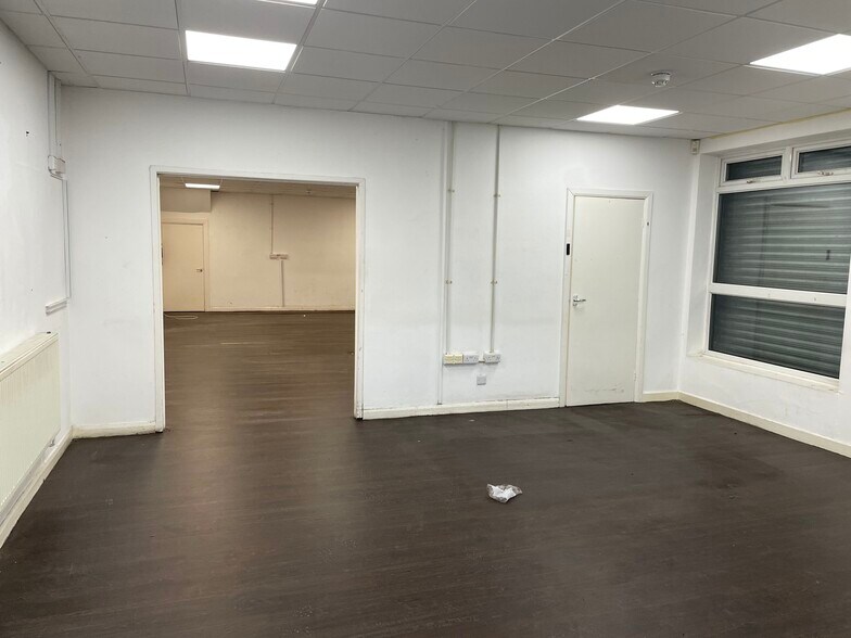 2 Handsworth St, Manchester to rent - Interior Photo - Image 3 of 15