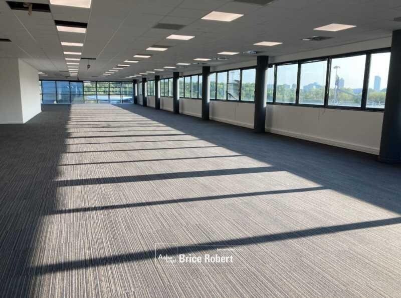 Office in Caluire-et-Cuire to rent Interior Photo- Image 1 of 4