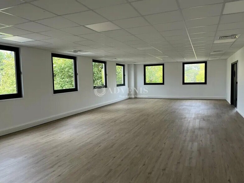 Office in Lisses to rent - Interior Photo - Image 2 of 5