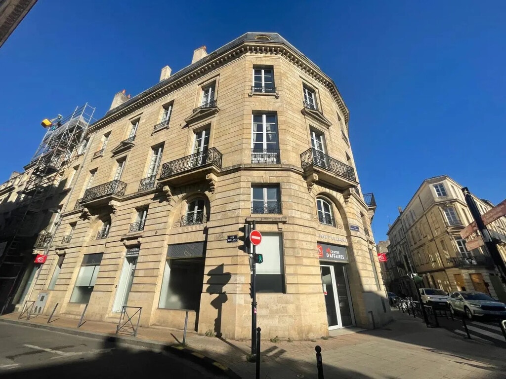 Location Bureaux 798 m² - Photo 1