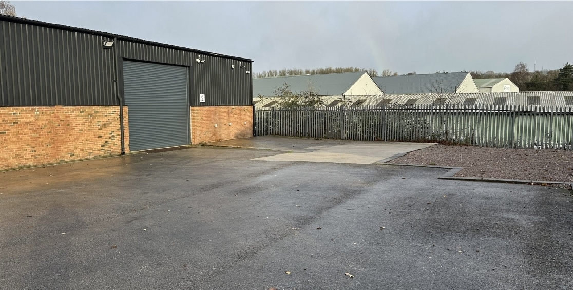 Foxwood Rd, Chesterfield to rent Primary Photo- Image 1 of 2