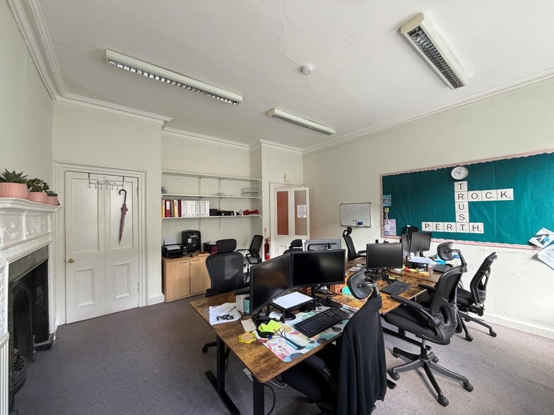 36 George St, Perth to rent - Interior Photo - Image 3 of 3