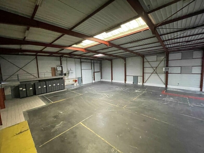 Light Industrial in Corbas to rent - Interior Photo - Image 1 of 12