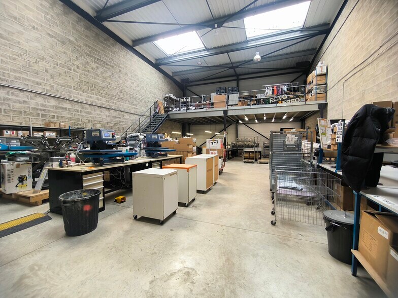 6 Avenue Roland Moreno, Frépillon to rent - Building Photo - Image 1 of 2