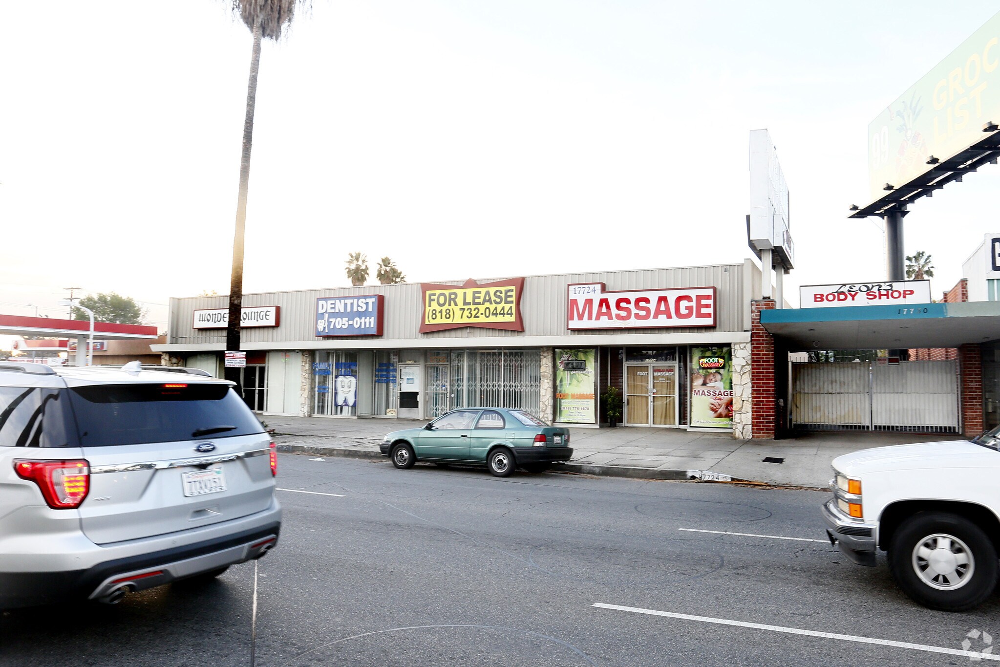 17718-17724 Sherman Way, Reseda, CA for sale Primary Photo- Image 1 of 1