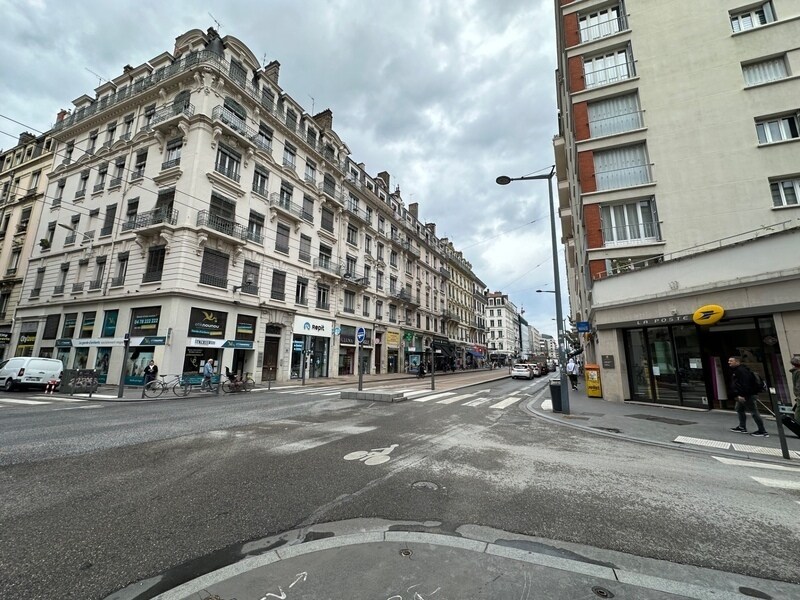 Retail in Lyon 6eme Arrondissement to rent Building Photo- Image 1 of 10