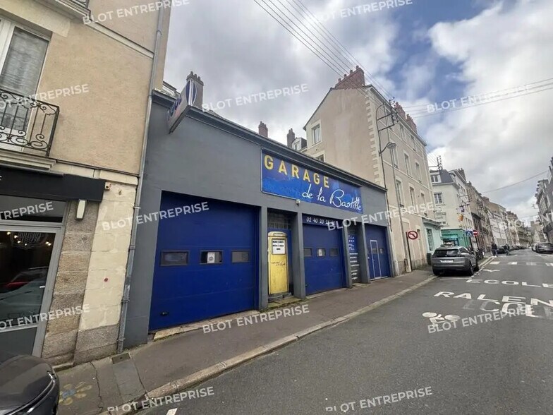 Light Industrial in Nantes for sale - Building Photo - Image 2 of 6