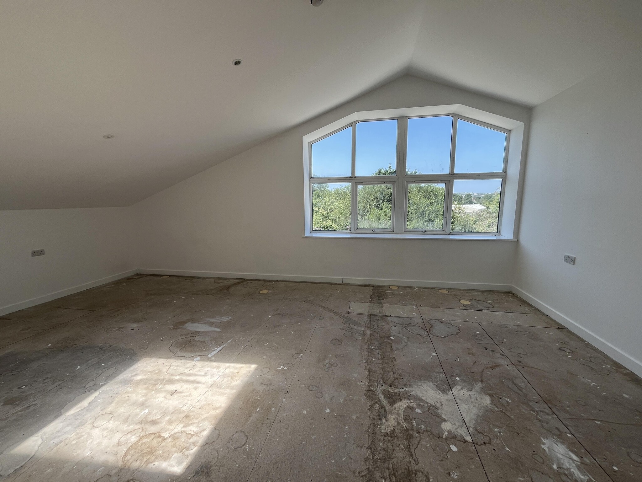Bess Park Rd, Wadebridge to rent Interior Photo- Image 1 of 5