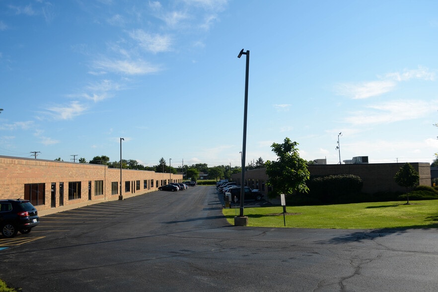 720 Industrial Dr, Cary, IL for rent - Building Photo - Image 2 of 5