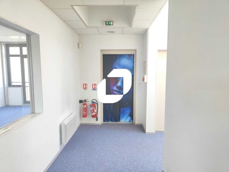 Office in Nanterre for sale - Interior Photo - Image 3 of 4
