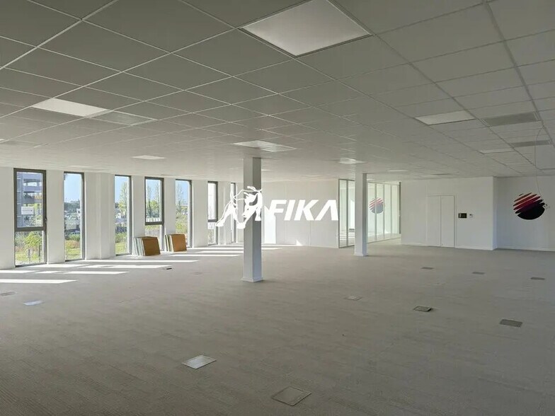 Office in Mérignac to rent - Interior Photo - Image 1 of 12