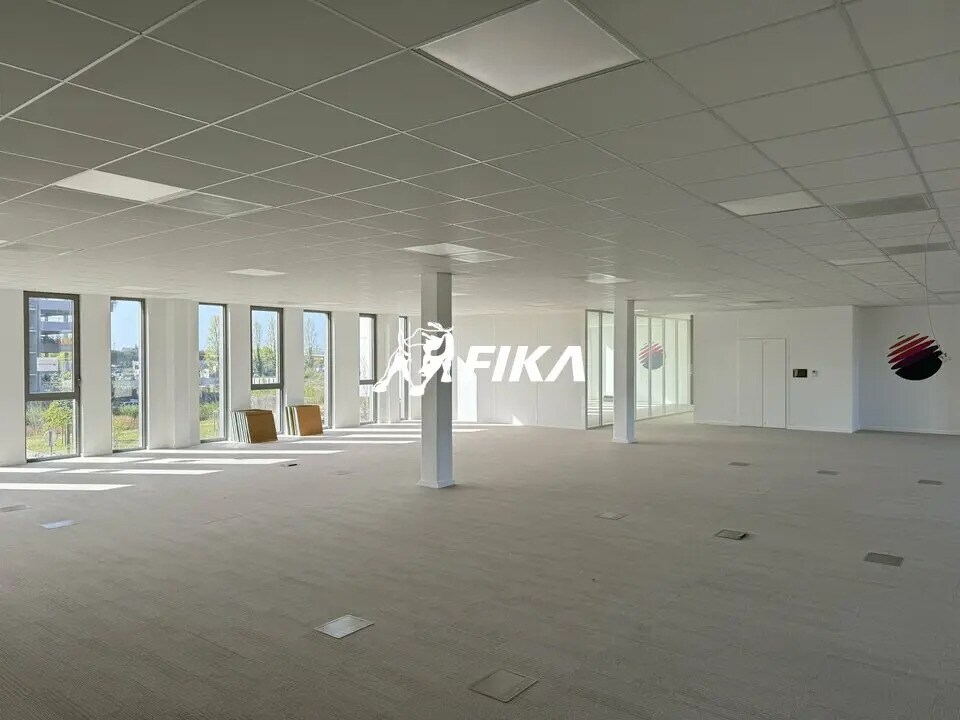 Office in Mérignac to rent Interior Photo- Image 1 of 13