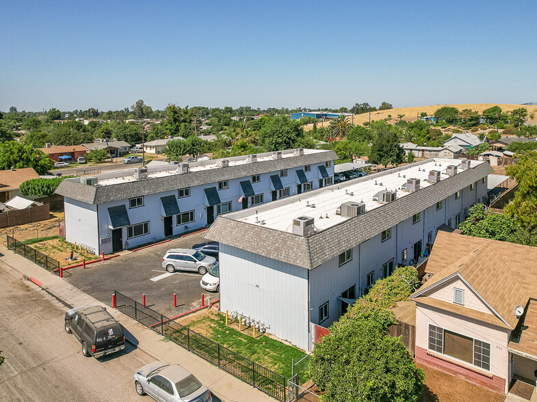 221 S Sierra Vista St, Porterville, CA for sale - Building Photo - Image 1 of 1