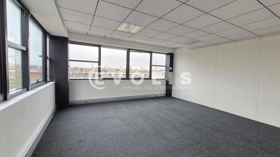 Office in Chelles to rent - Interior Photo - Image 3 of 10