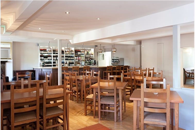 Hampton Court Rd, East Molesey to rent Building Photo- Image 1 of 7