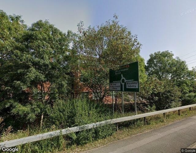 3 The Lakes, Northampton to rent - Building Photo - Image 3 of 3