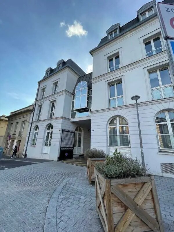 Office in Rouen to rent Building Photo- Image 1 of 23