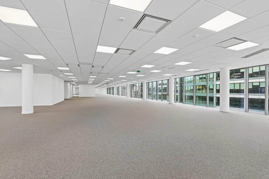 Office in Saint-Ouen-sur-Seine to rent - Building Photo - Image 2 of 35