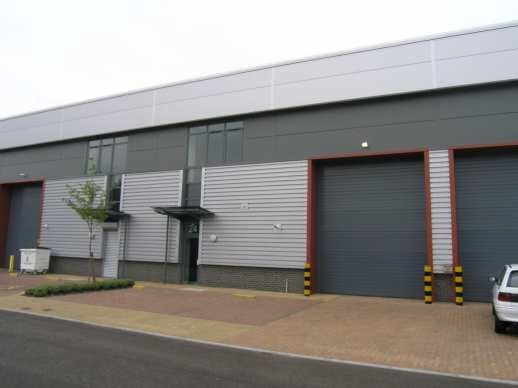 4 Dwight Rd, Watford to rent - Building Photo - Image 2 of 2