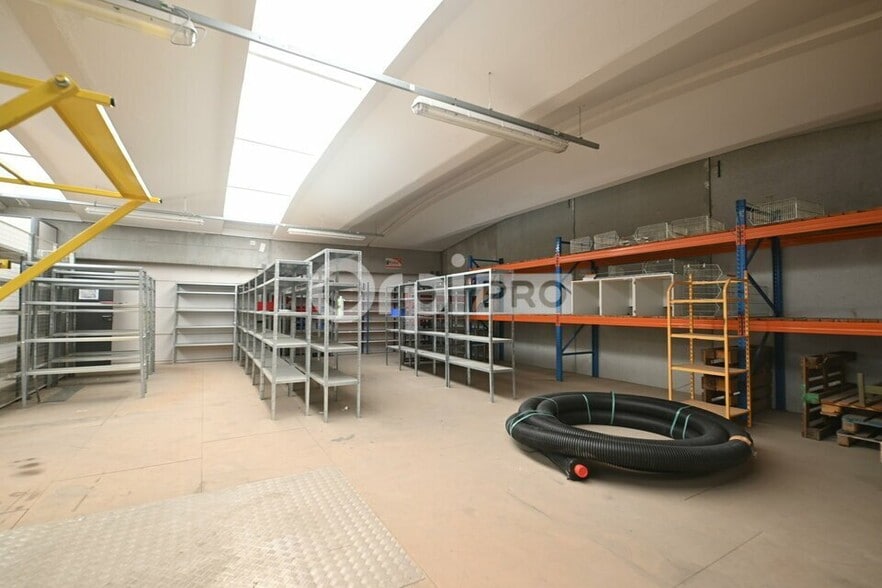 5 Avenue Lionel Terray, Meyzieu to rent - Interior Photo - Image 2 of 10