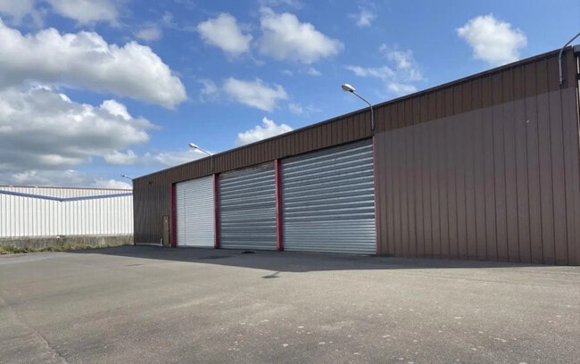 Location Local d'activités 1 050 m²