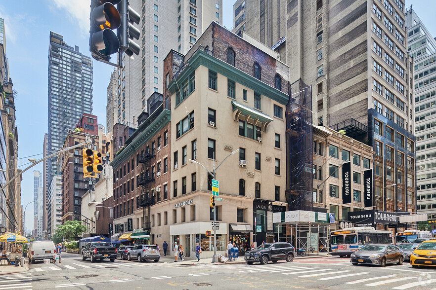 609-611 Madison Ave, New York, NY for sale - Building Photo - Image 1 of 1