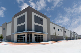 IH-10 & Ackerman Row, San Antonio, TX for rent Building Photo- Image 1 of 7