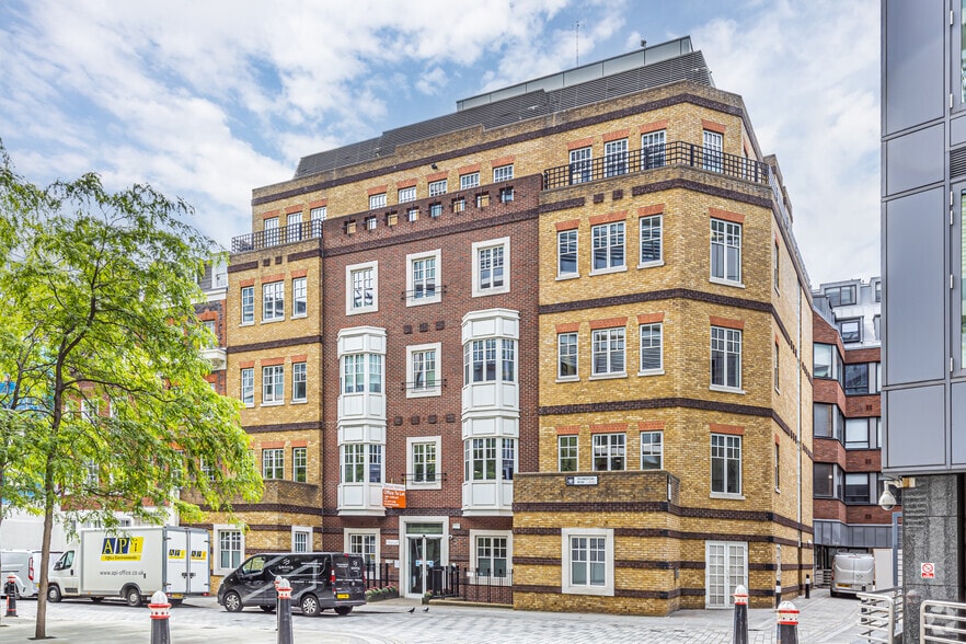 13 Pemberton Row, London EC4A 3BG Builder House UK
