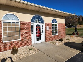 800 Admiral Weinel Blvd, Columbia, IL for rent Building Photo- Image 1 of 3