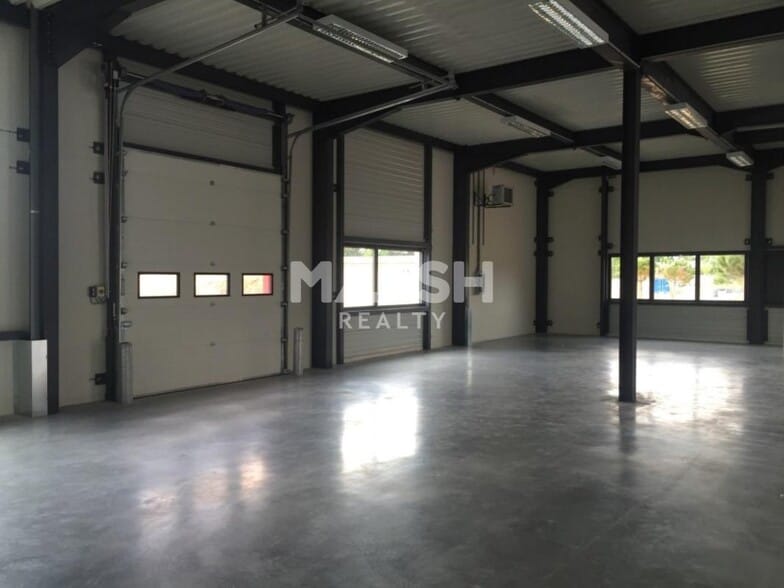 27 Chemin Des Peupliers, Dardilly to rent - Interior Photo - Image 3 of 33