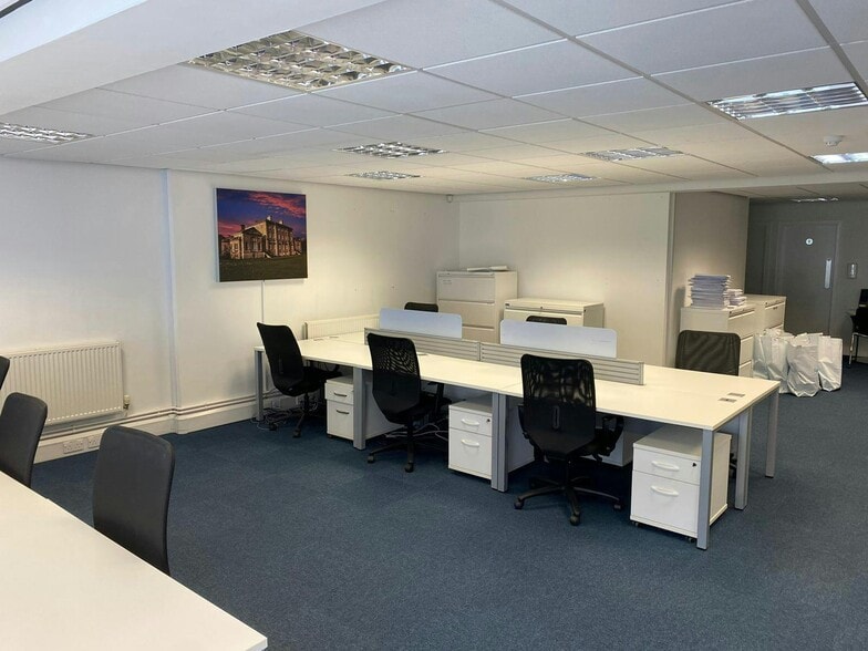 20-22 Frenchgate, Doncaster to rent - Building Photo - Image 3 of 12